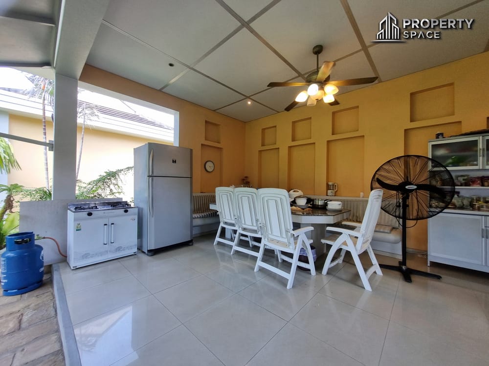 Luxury Spacious 8 Bedroom Pool Villa In East Pattaya For Rent Image 49