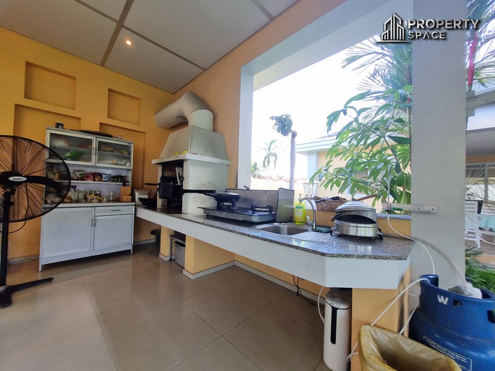 Luxury Spacious 8 Bedroom Pool Villa In East Pattaya For Rent Image 48