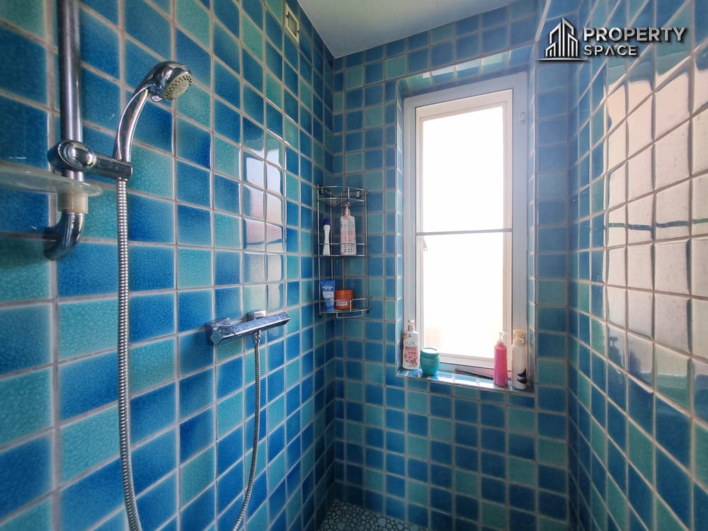 Luxury Spacious 8 Bedroom Pool Villa In East Pattaya For Rent Image 44