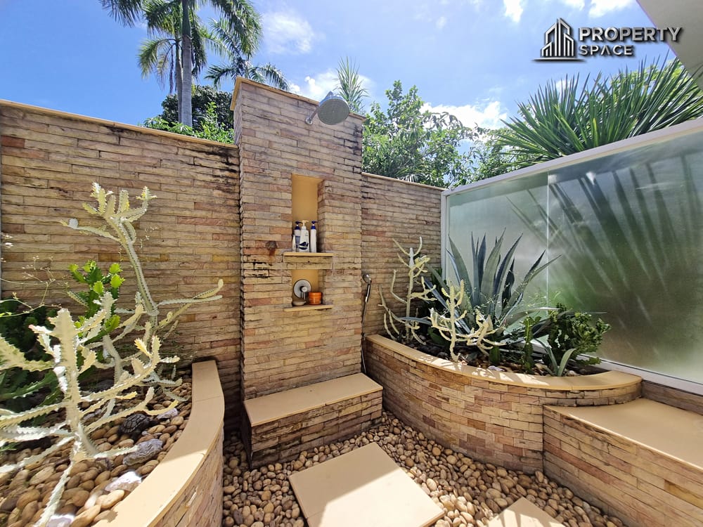 Luxury Spacious 8 Bedroom Pool Villa In East Pattaya For Rent Image 22