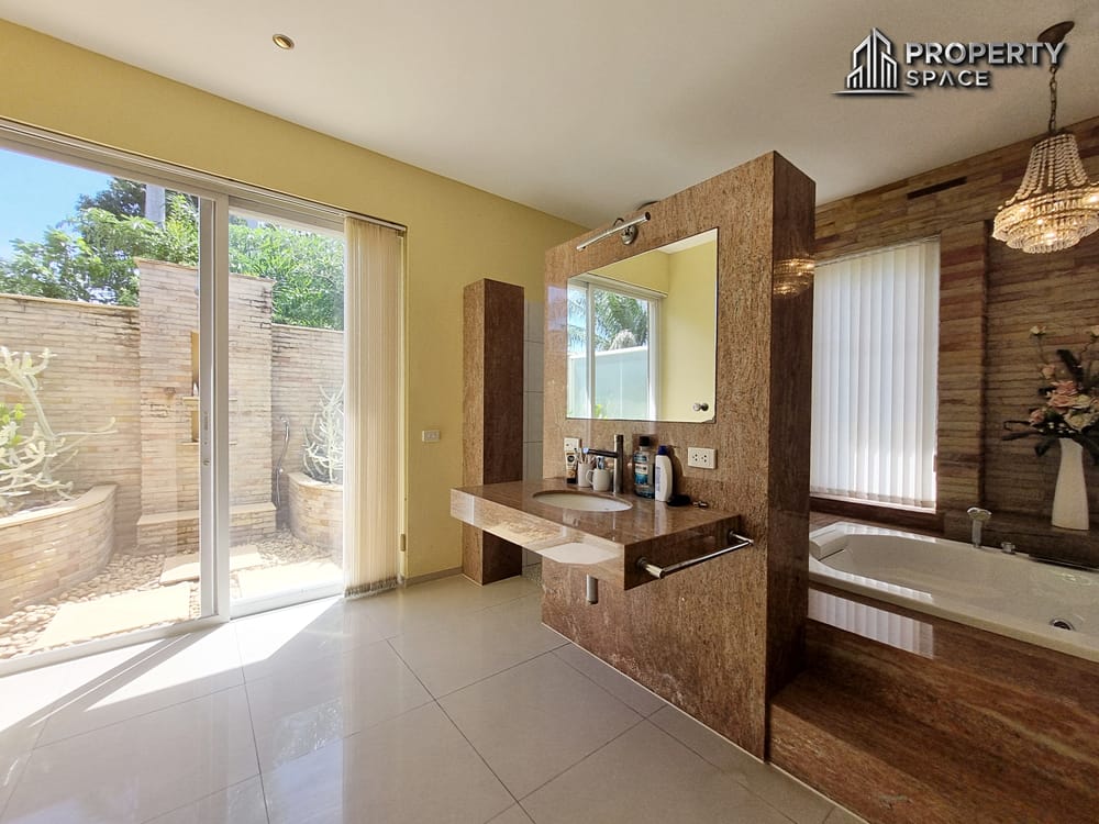 Luxury Spacious 8 Bedroom Pool Villa In East Pattaya For Rent Image 21