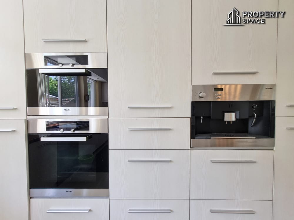 Luxury Spacious 8 Bedroom Pool Villa In East Pattaya For Rent Image 17