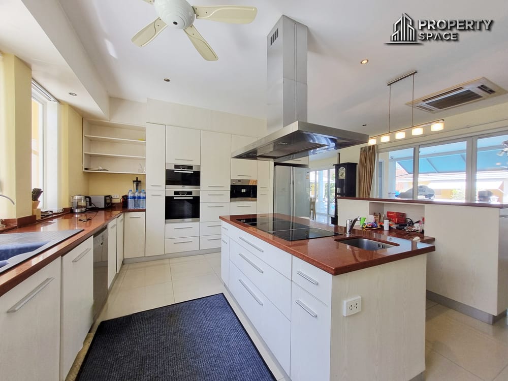 Luxury Spacious 8 Bedroom Pool Villa In East Pattaya For Rent Image 15