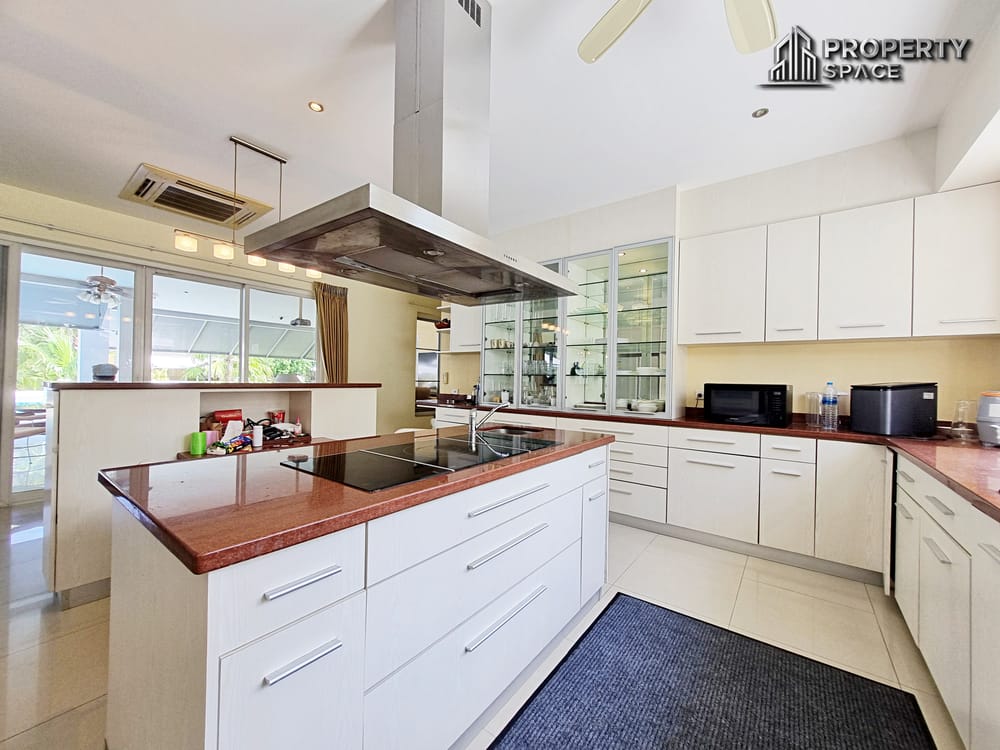 Luxury Spacious 8 Bedroom Pool Villa In East Pattaya For Rent Image 16