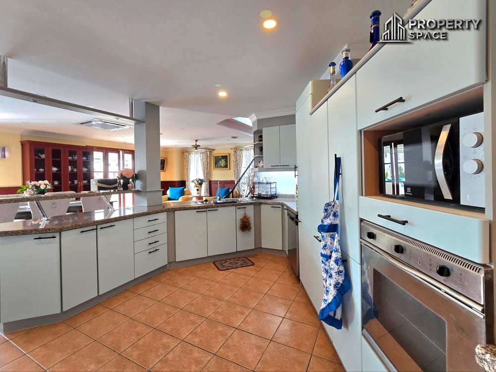 Classic European 5 Bedroom Pool Villa Suwattana Garden Home Soi nern Pattaya For Sale Image 30