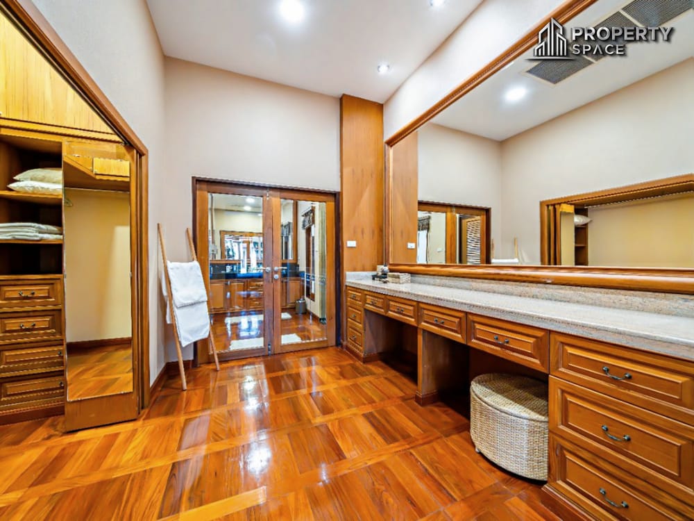 Luxury 3 Bedroom Pool Villa In View Talay Marina Pattaya For Sale Image 11