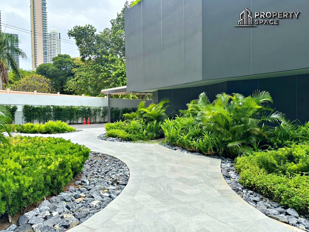 Sea View Luxury 1 Bedroom In Arom Wongamat Condo For Rent Image 36