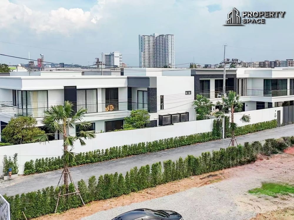 Brand New 4 Bedroom Luxury Pool Villa In South Pattaya For Sale Image 23