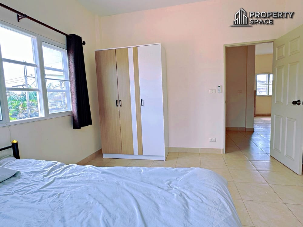 4 Bedroom 2 storey house in East Pattaya For Sale And Rent Image 16