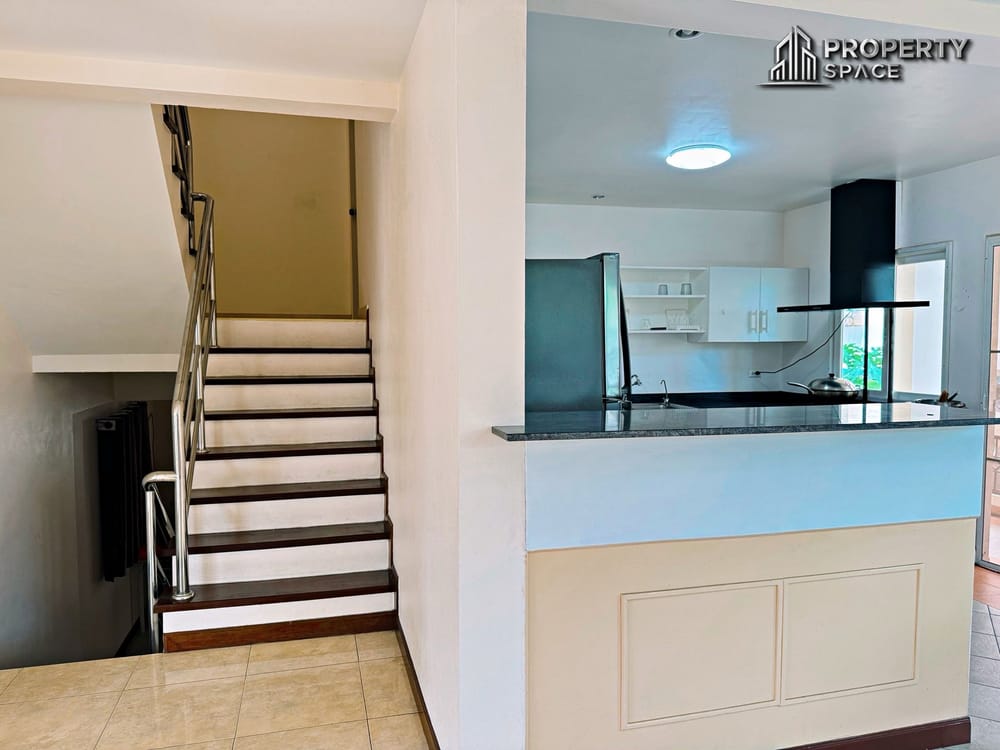 4 Bedroom 2 storey house in East Pattaya For Sale And Rent Image 8