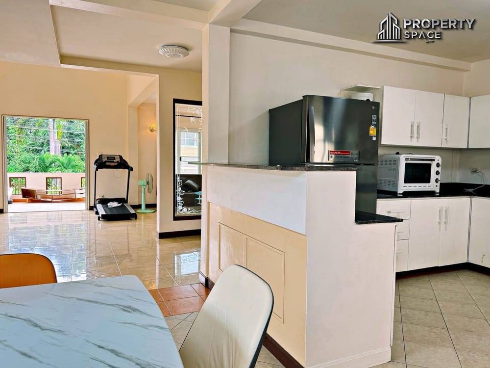 4 Bedroom 2 storey house in East Pattaya For Sale And Rent Image 6