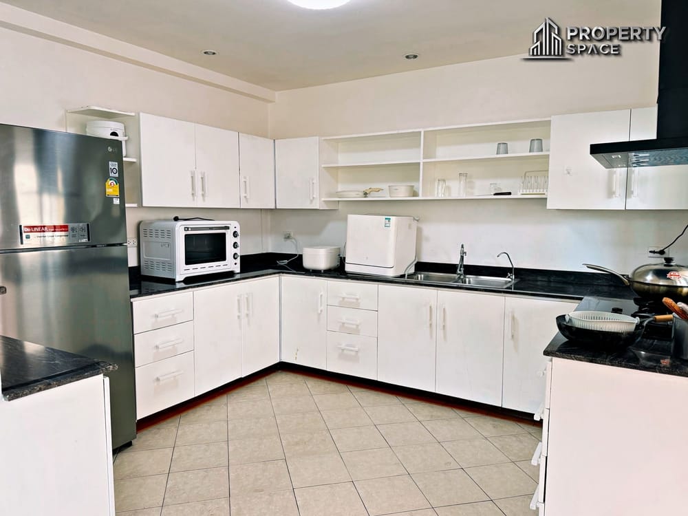 4 Bedroom 2 storey house in East Pattaya For Sale And Rent Image 7