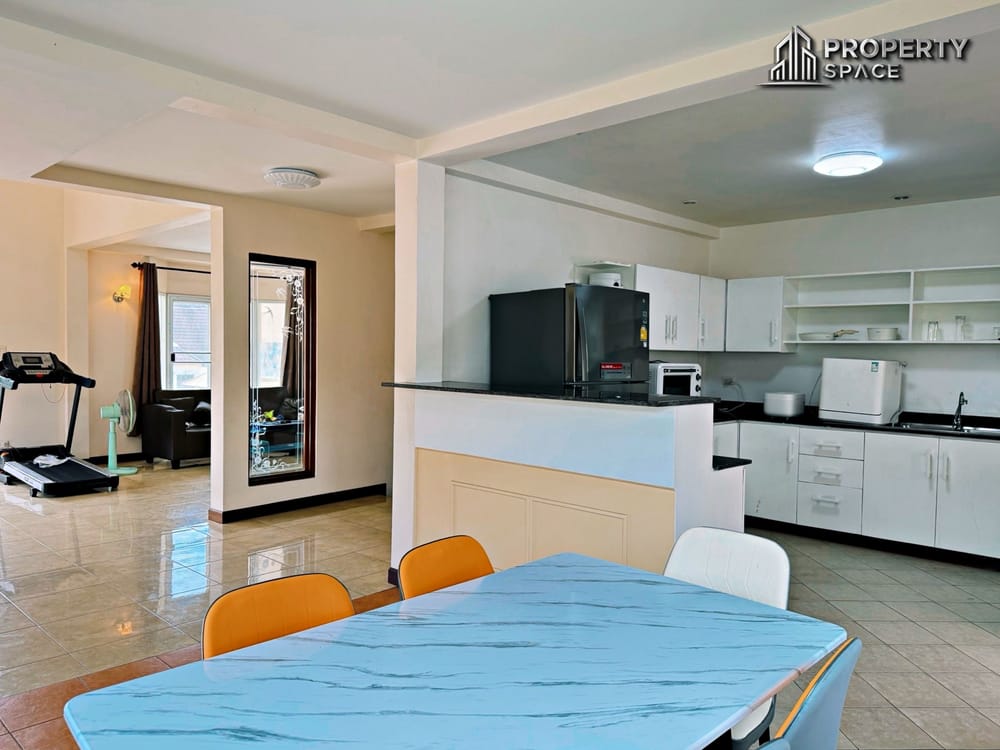 4 Bedroom 2 storey house in East Pattaya For Sale And Rent Image 6