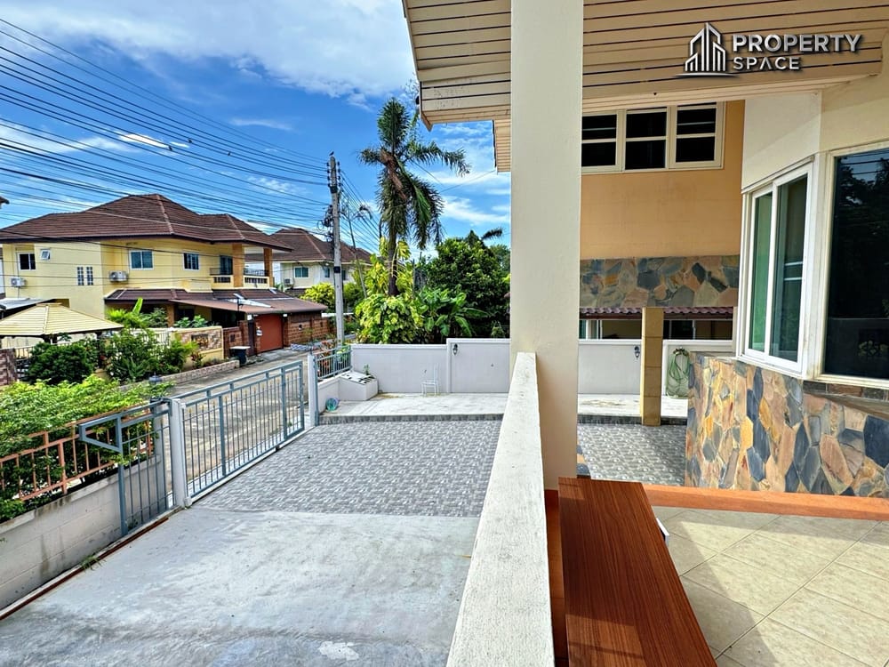 4 Bedroom 2 storey house in East Pattaya For Sale And Rent Image 19