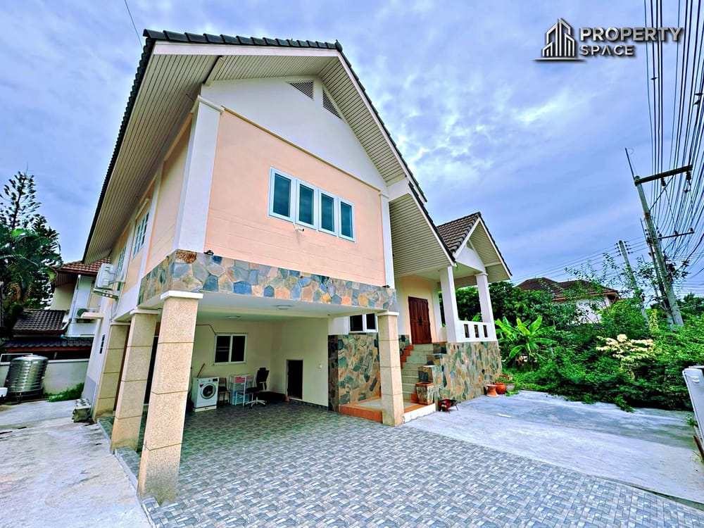 4 Bedroom 2 storey house in East Pattaya For Sale And Rent Image 1