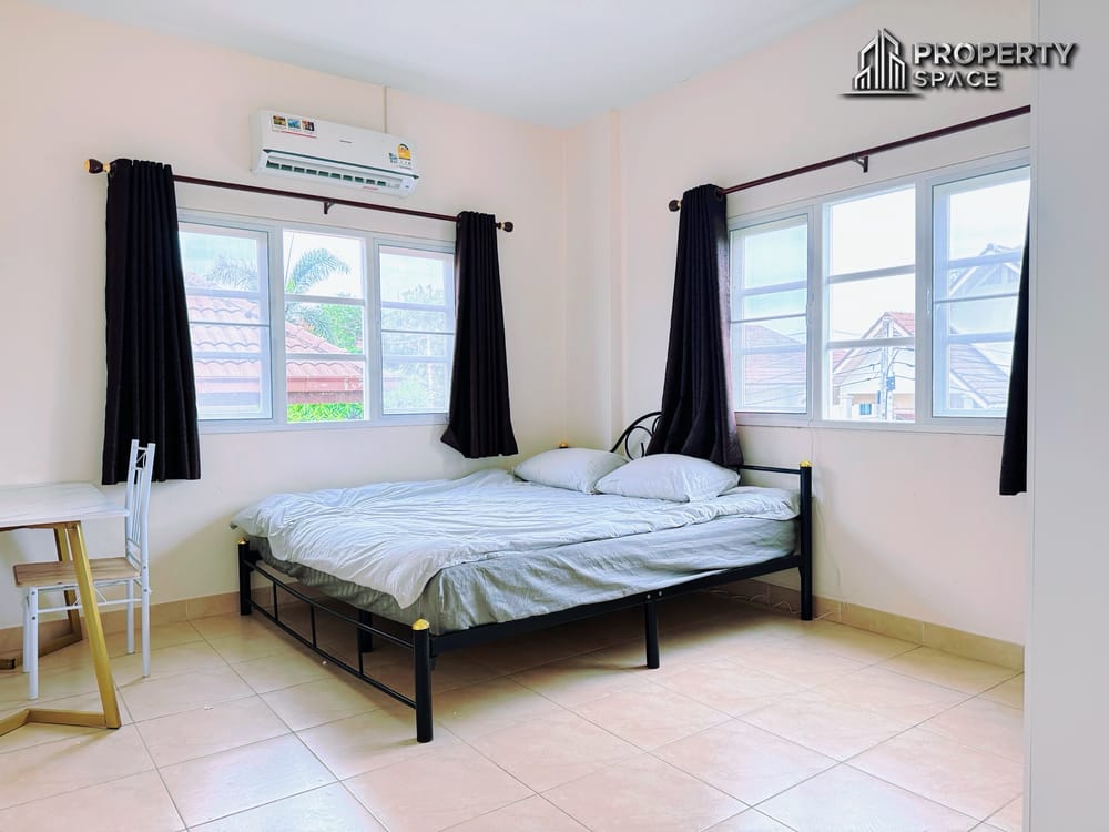 4 Bedroom 2 storey house in East Pattaya For Sale And Rent Image 15