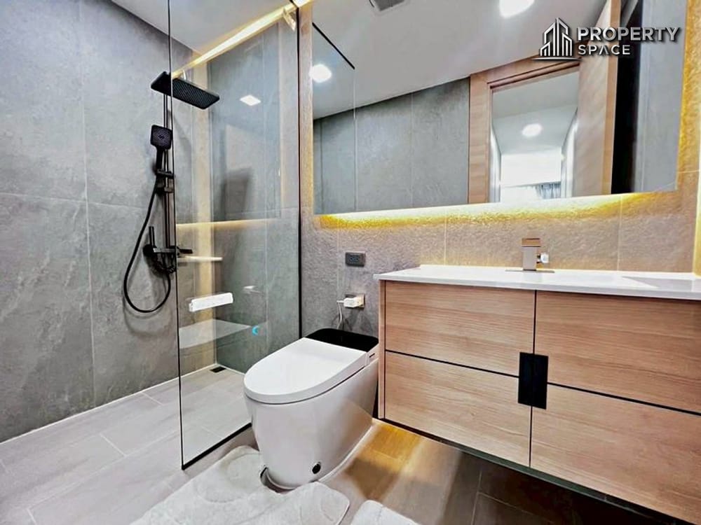 Sea View 2 Bedroom Condo in AD Condo Hyatt For Sale  Image 11