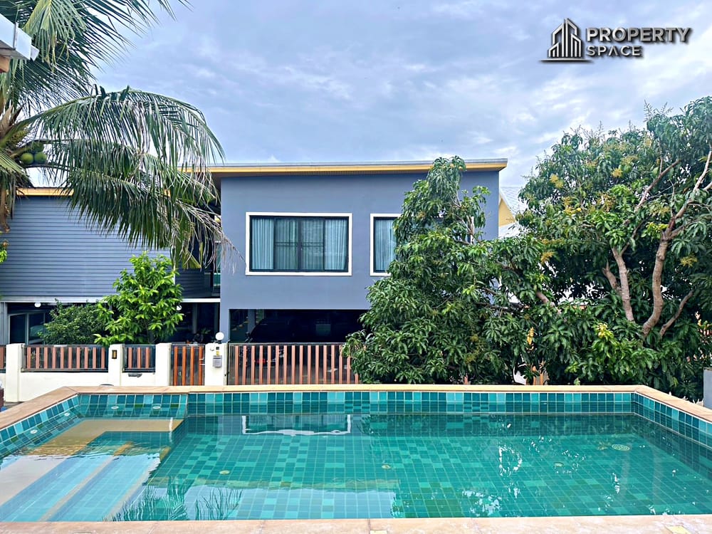 Spacious 6-Bedroom Pool Villa in Amorn Village East Pattaya Image 5