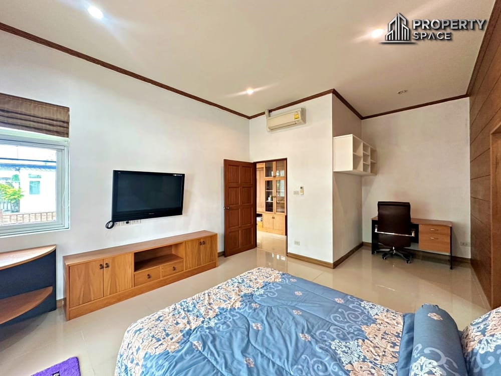 Spacious 6-Bedroom Pool Villa in Amorn Village East Pattaya Image 13