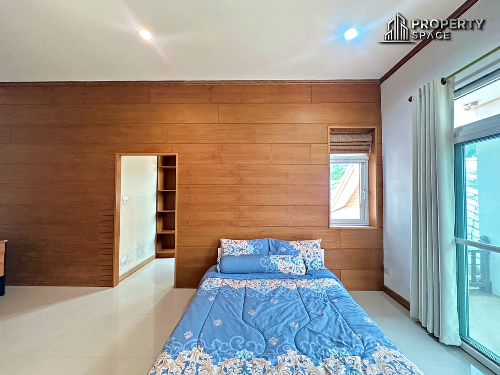 Spacious 6-Bedroom Pool Villa in Amorn Village East Pattaya Image 12
