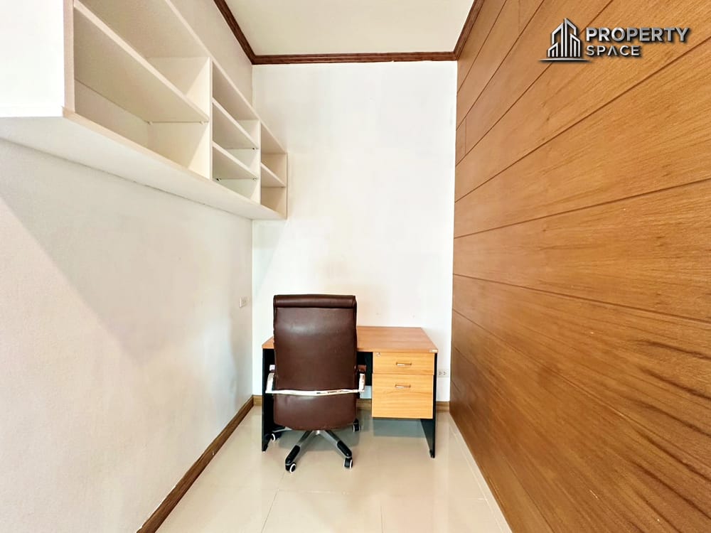 Spacious 6-Bedroom Pool Villa in Amorn Village East Pattaya Image 28