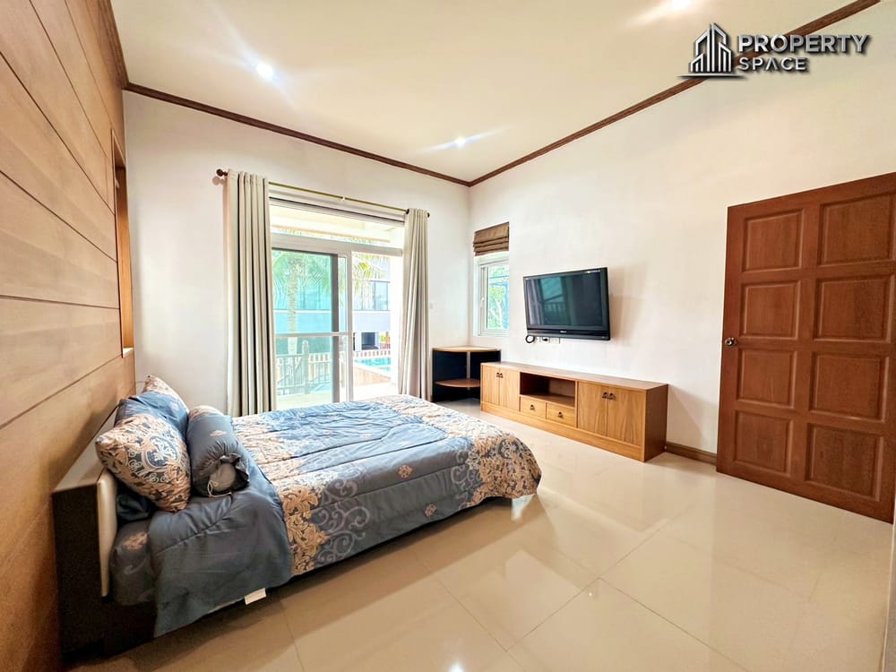 Spacious 6-Bedroom Pool Villa in Amorn Village East Pattaya Image 14