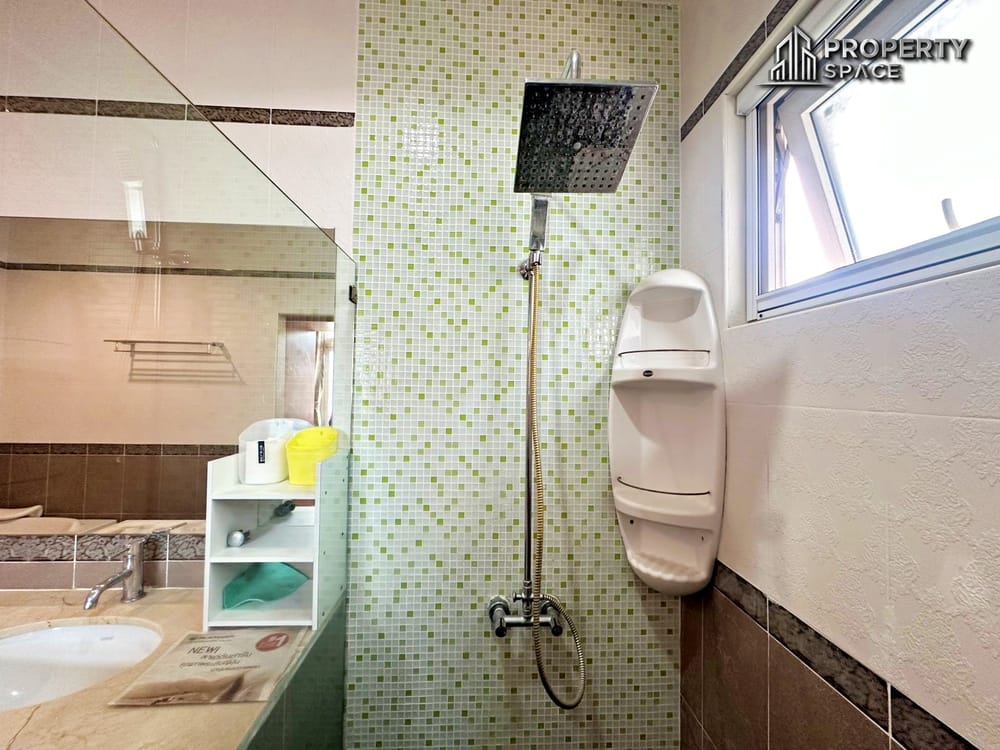 Spacious 6-Bedroom Pool Villa in Amorn Village East Pattaya Image 37