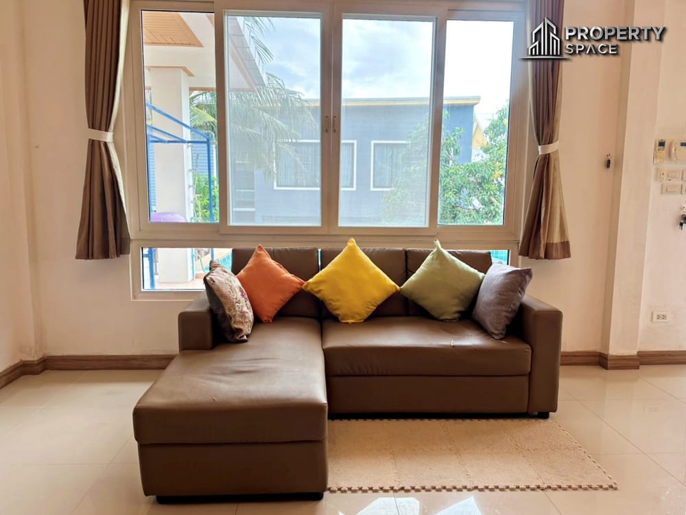 Spacious 6-Bedroom Pool Villa in Amorn Village East Pattaya Image 7