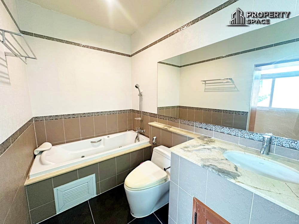 Spacious 6-Bedroom Pool Villa in Amorn Village East Pattaya Image 35