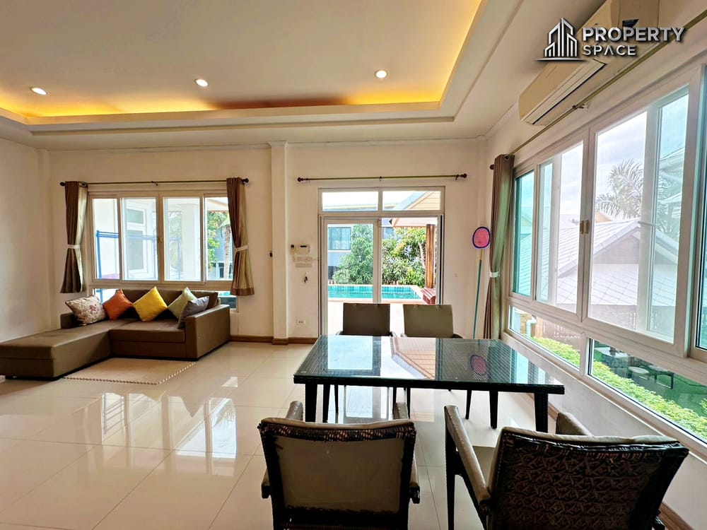 Spacious 6-Bedroom Pool Villa in Amorn Village East Pattaya Image 9