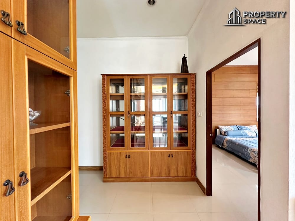 Spacious 6-Bedroom Pool Villa in Amorn Village East Pattaya Image 25