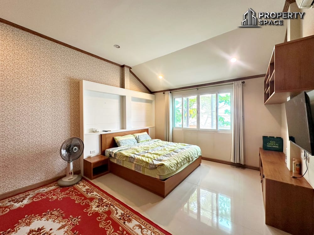 Spacious 6-Bedroom Pool Villa in Amorn Village East Pattaya Image 18