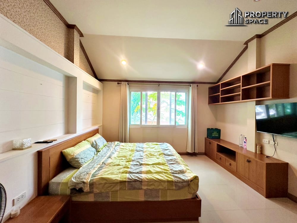 Spacious 6-Bedroom Pool Villa in Amorn Village East Pattaya Image 20