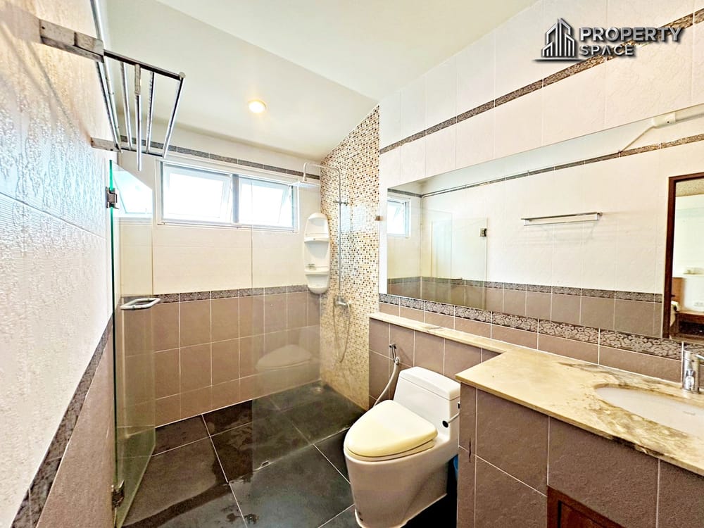 Spacious 6-Bedroom Pool Villa in Amorn Village East Pattaya Image 36