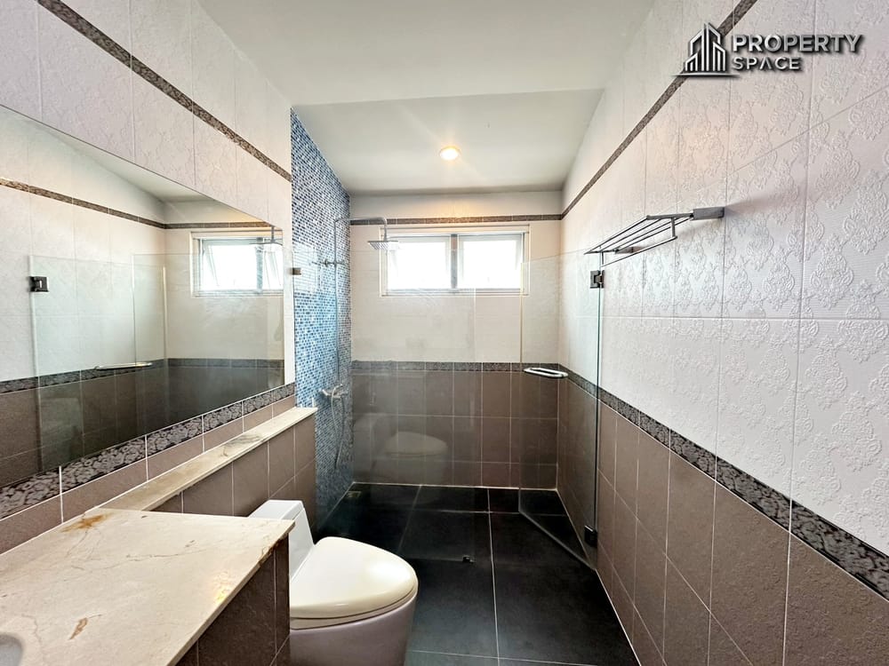 Spacious 6-Bedroom Pool Villa in Amorn Village East Pattaya Image 38