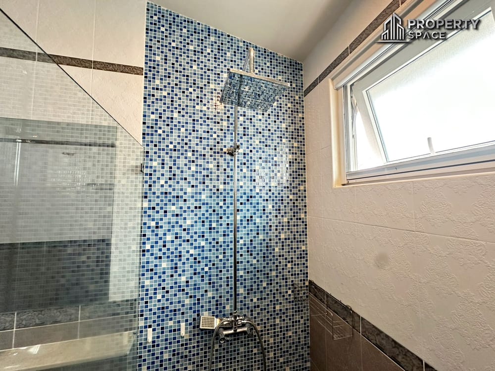 Spacious 6-Bedroom Pool Villa in Amorn Village East Pattaya Image 40