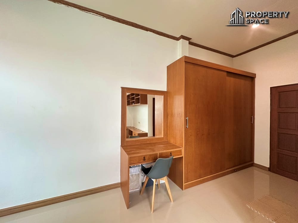 Spacious 6-Bedroom Pool Villa in Amorn Village East Pattaya Image 29