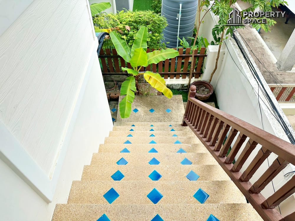 Spacious 6-Bedroom Pool Villa in Amorn Village East Pattaya Image 44