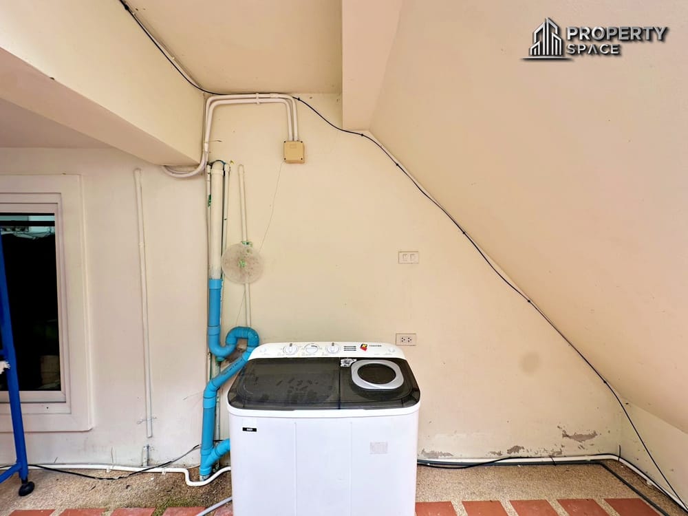 Spacious 6-Bedroom Pool Villa in Amorn Village East Pattaya Image 43