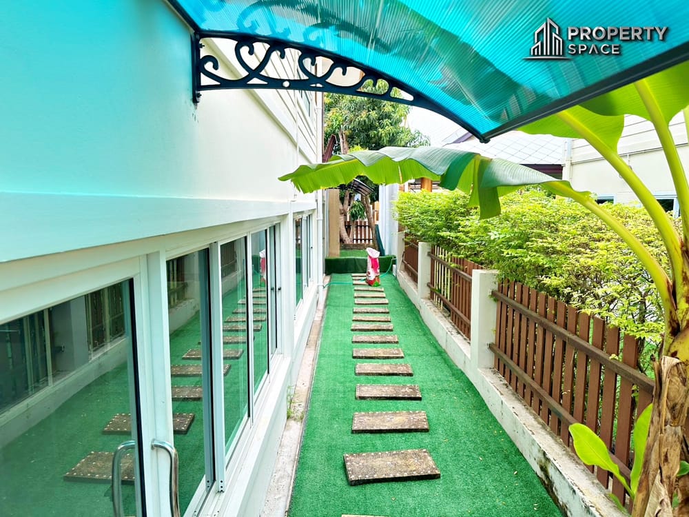 Spacious 6-Bedroom Pool Villa in Amorn Village East Pattaya Image 47