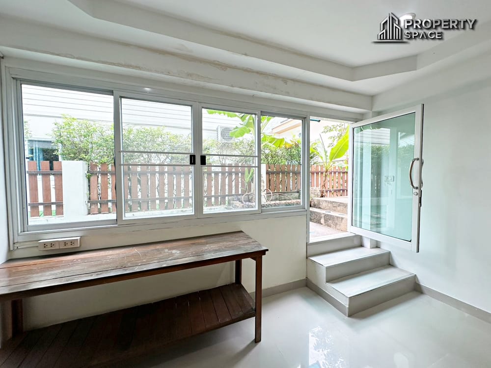 Spacious 6-Bedroom Pool Villa in Amorn Village East Pattaya Image 34