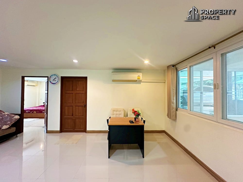 Spacious 6-Bedroom Pool Villa in Amorn Village East Pattaya Image 33