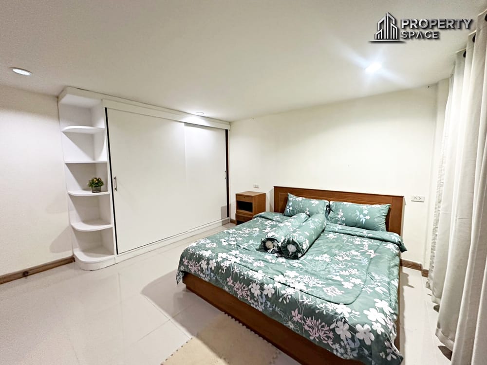 Spacious 6-Bedroom Pool Villa in Amorn Village East Pattaya Image 21