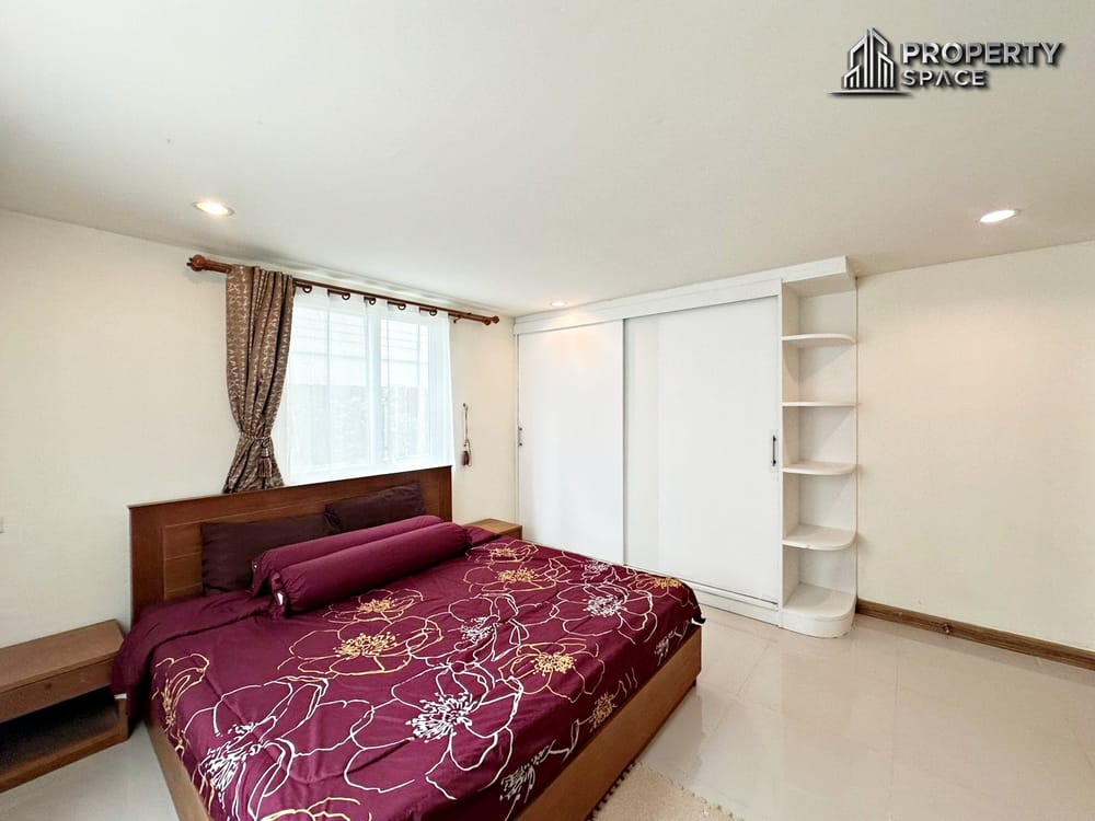 Spacious 6-Bedroom Pool Villa in Amorn Village East Pattaya Image 23