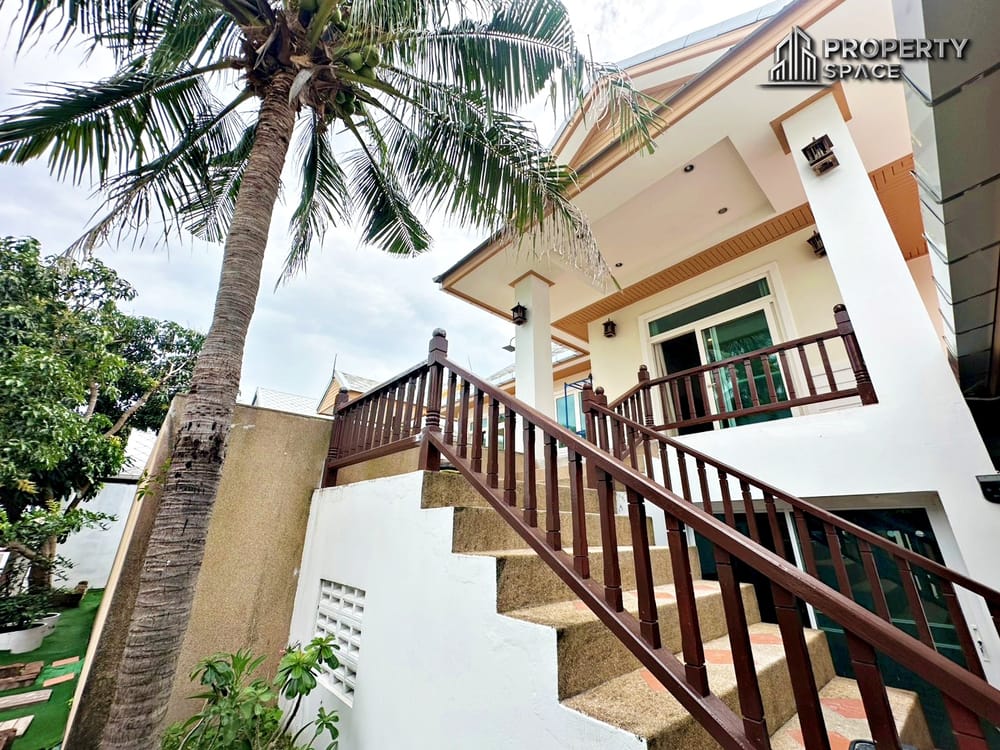 Spacious 6-Bedroom Pool Villa in Amorn Village East Pattaya Image 3