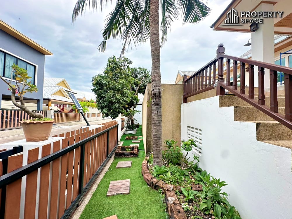Spacious 6-Bedroom Pool Villa in Amorn Village East Pattaya Image 49