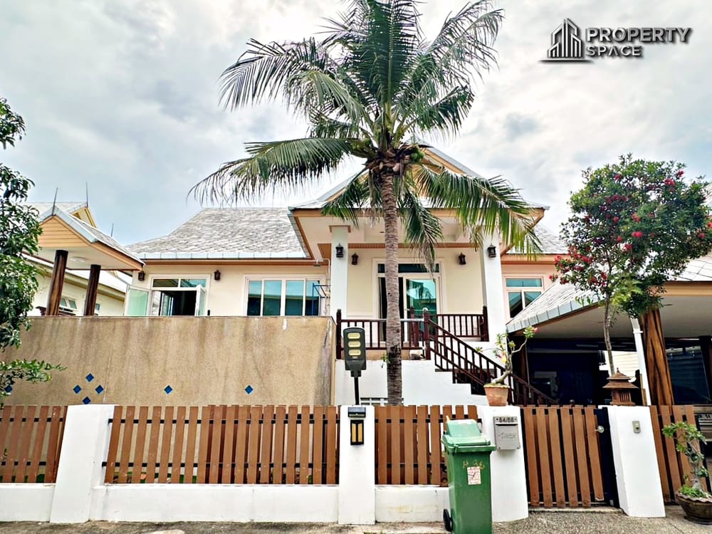 Spacious 6-Bedroom Pool Villa in Amorn Village East Pattaya Image 1