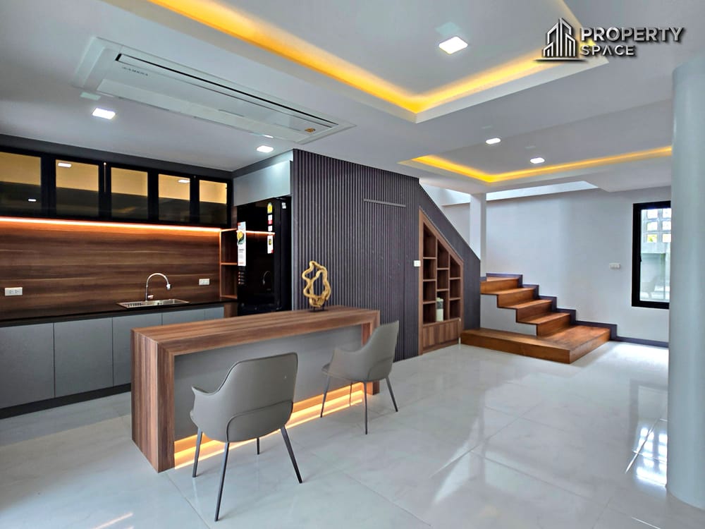 Modern 2 Storey 4 Bedroom Pool Villa In Central Pattaya For Sale  Image 13