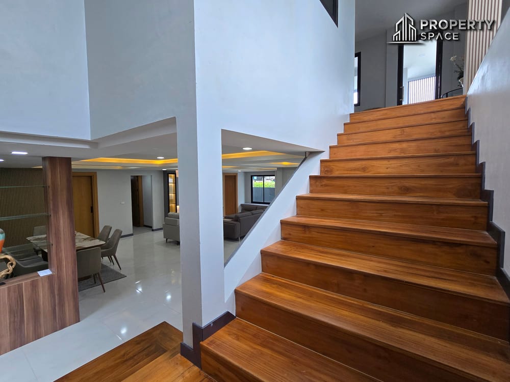 Modern 2 Storey 4 Bedroom Pool Villa In Central Pattaya For Sale  Image 26