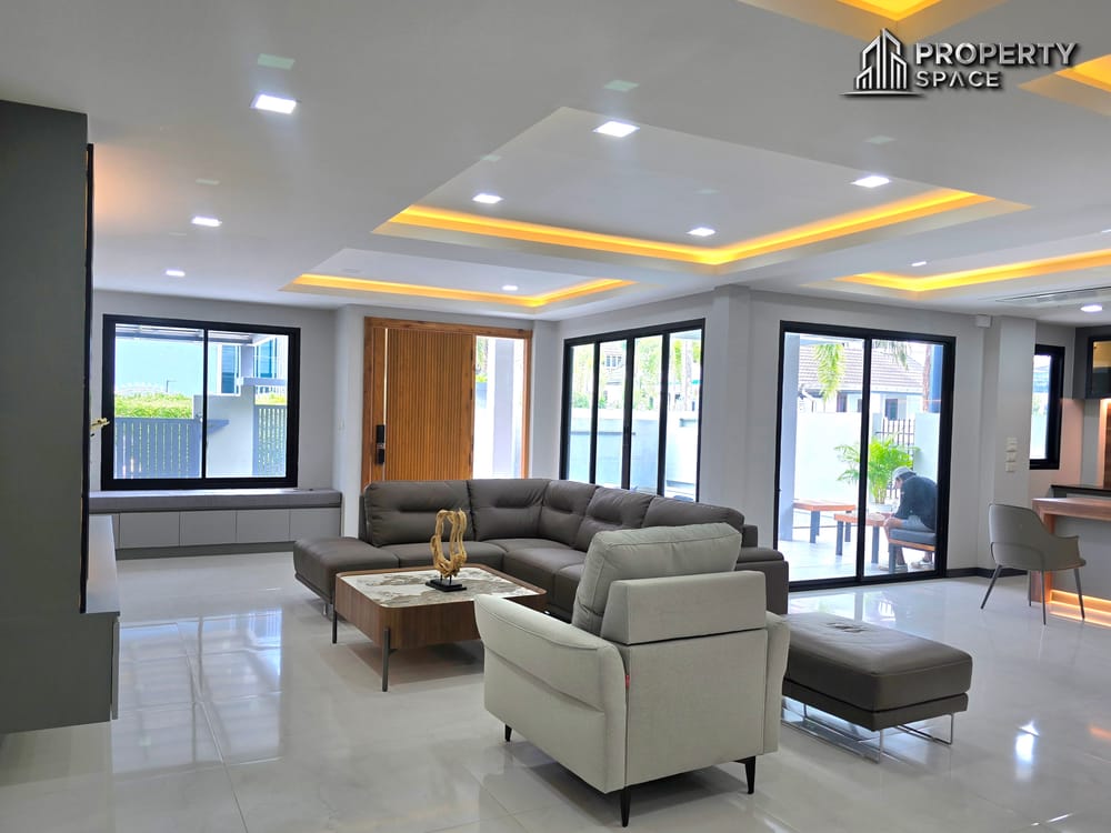 Modern 2 Storey 4 Bedroom Pool Villa In Central Pattaya For Sale  Image 9